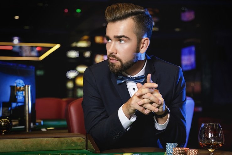 Antarmuka Galactic Gems di aplikasi mobile pulauqq menampilkan tombol spin dan pengaturan taruhan